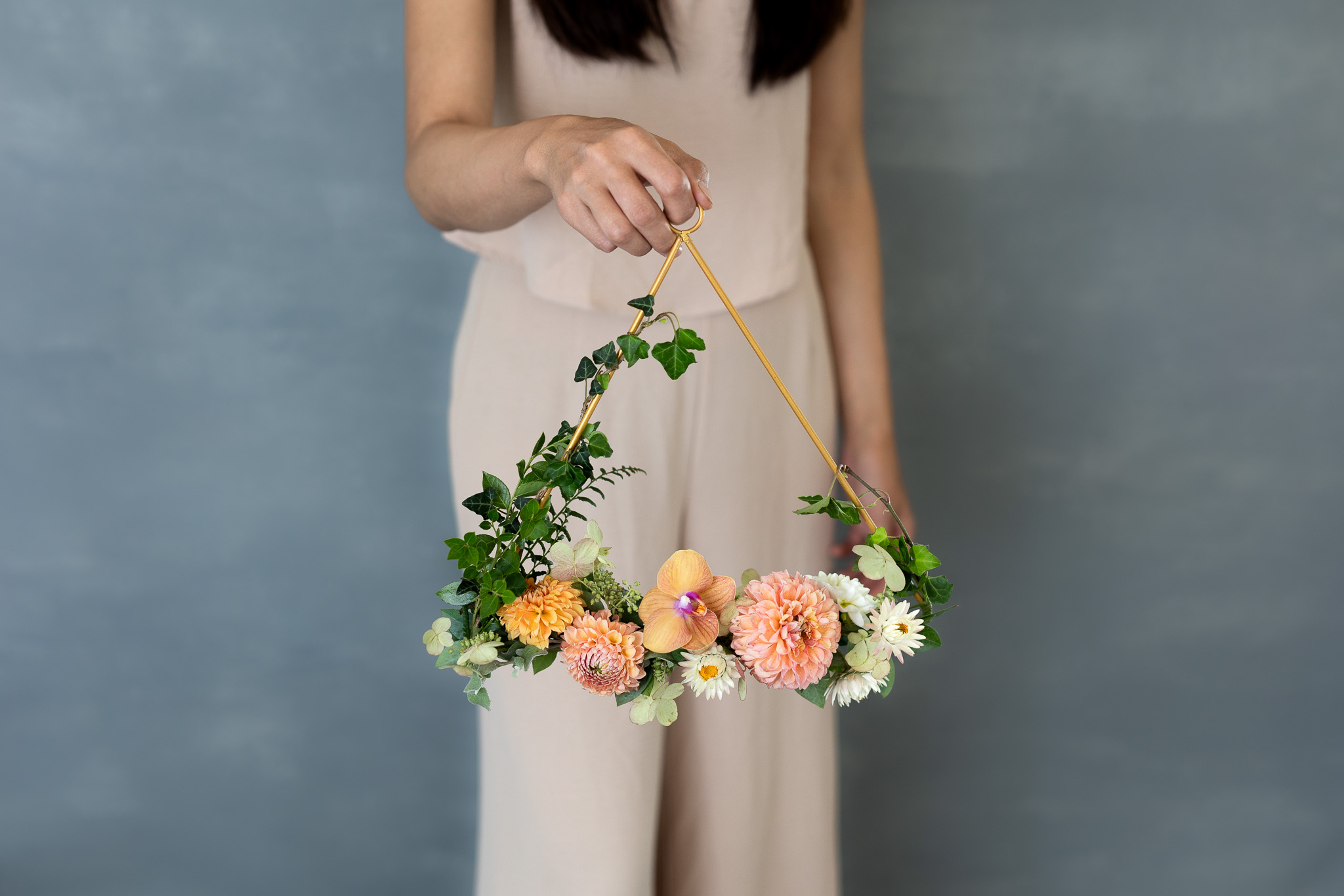 Bouquet recipe and tips for wedding bouquet with a triangle hoop for unique weddings